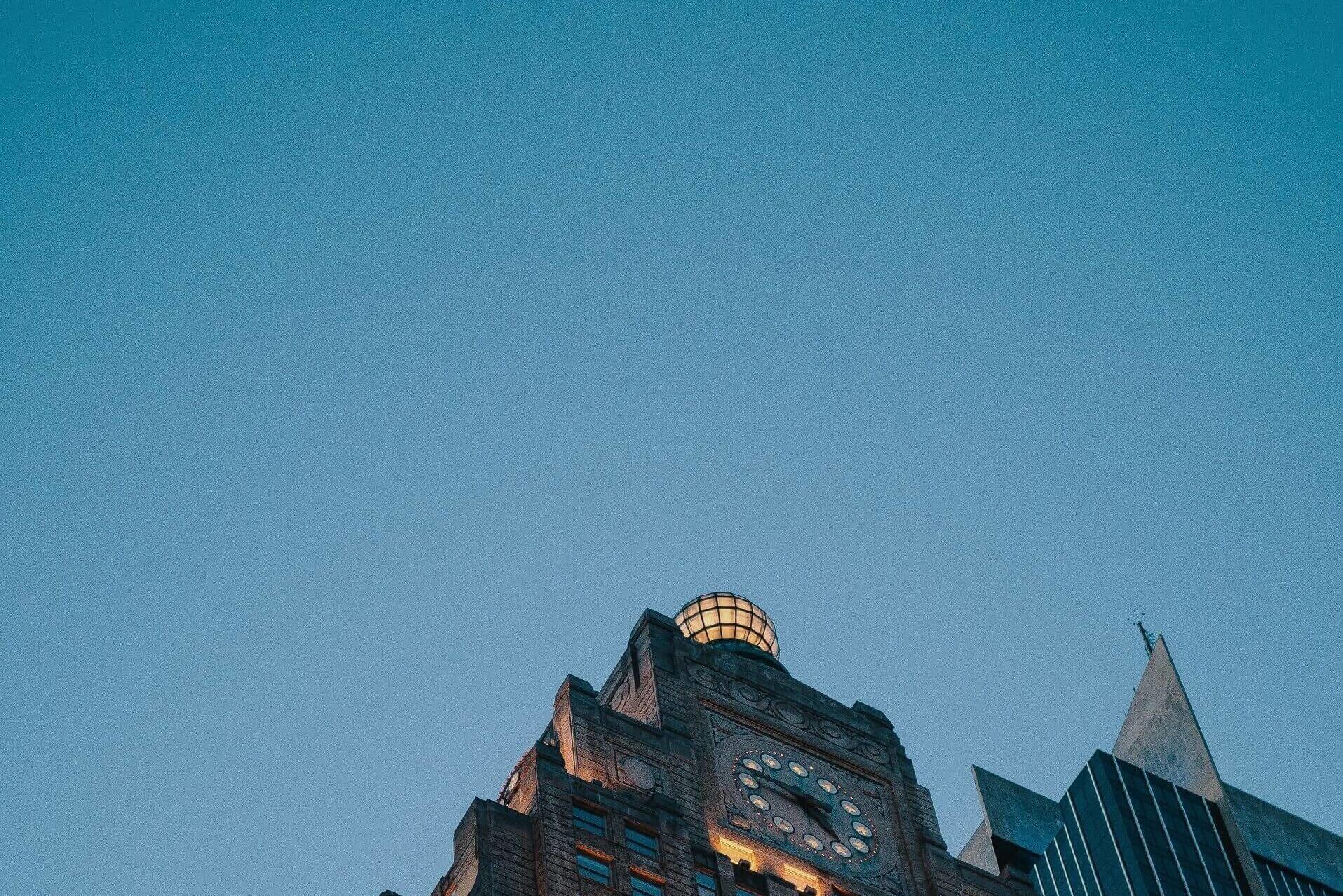 building_clock_blue_1920 – opt 2