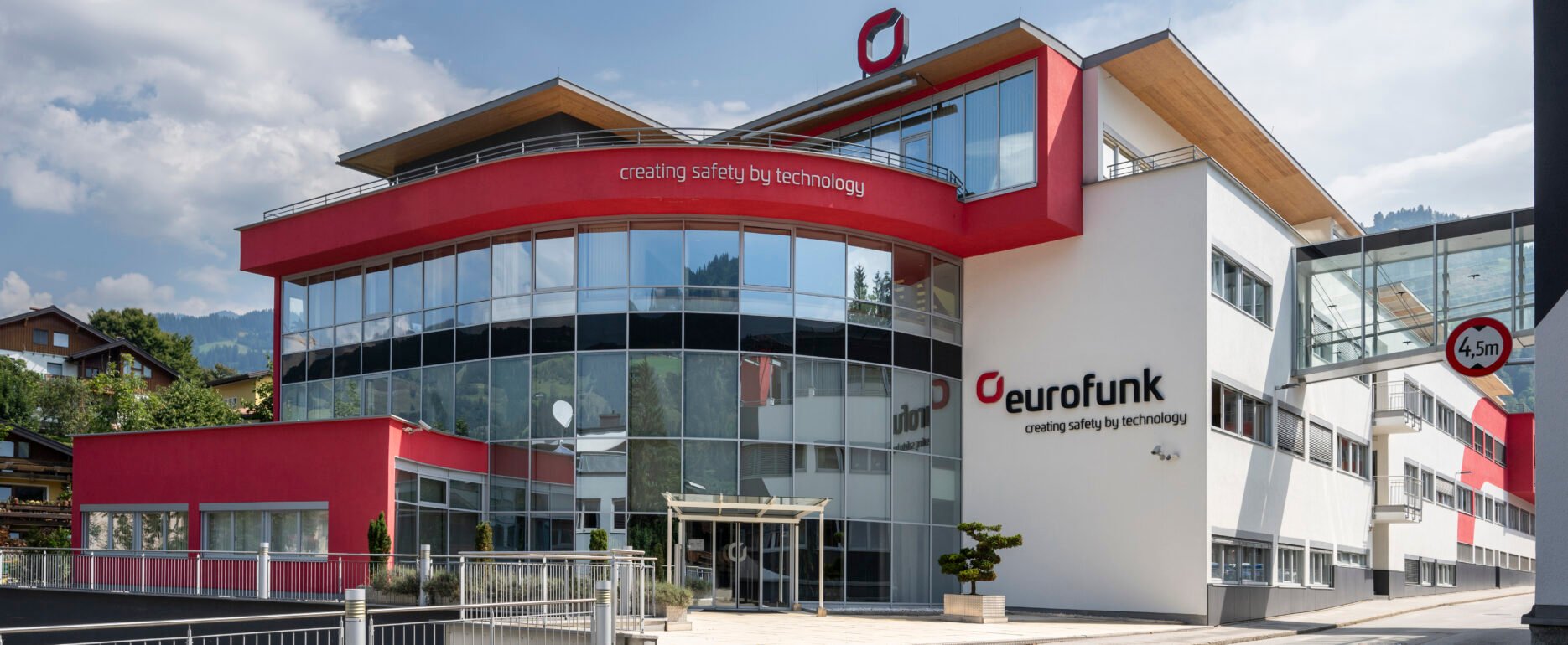 Eurofunk setzt auf LHR Lösungen für moderne Personalprozesse in Österreich