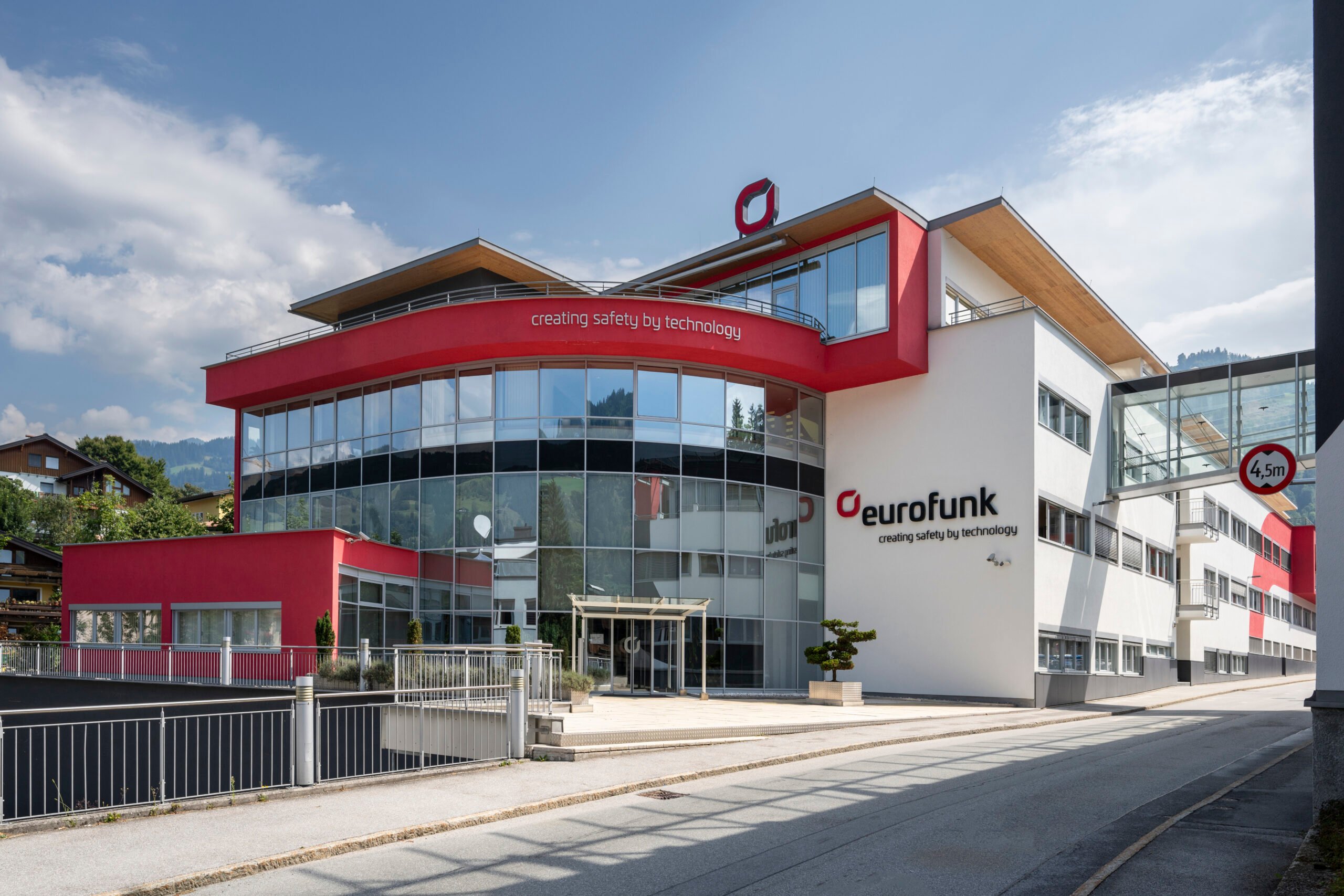 Eurofunk setzt auf LHR Lösungen für moderne Personalprozesse in Österreich